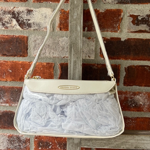 Kendra Scott Handbags - Kendra Scott Cream Shoulder Bag